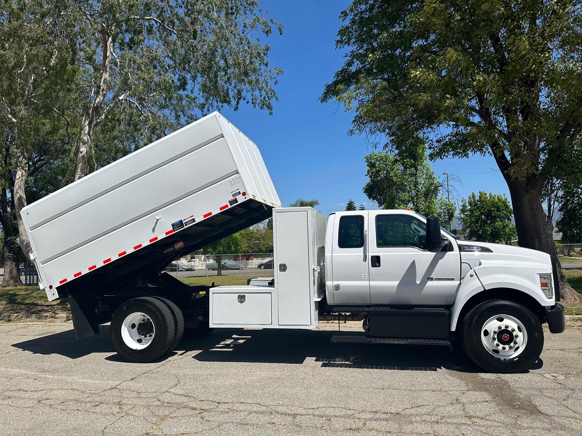 2022 Ford F-750 Extra Cab Chipper Dump Truck - image 3