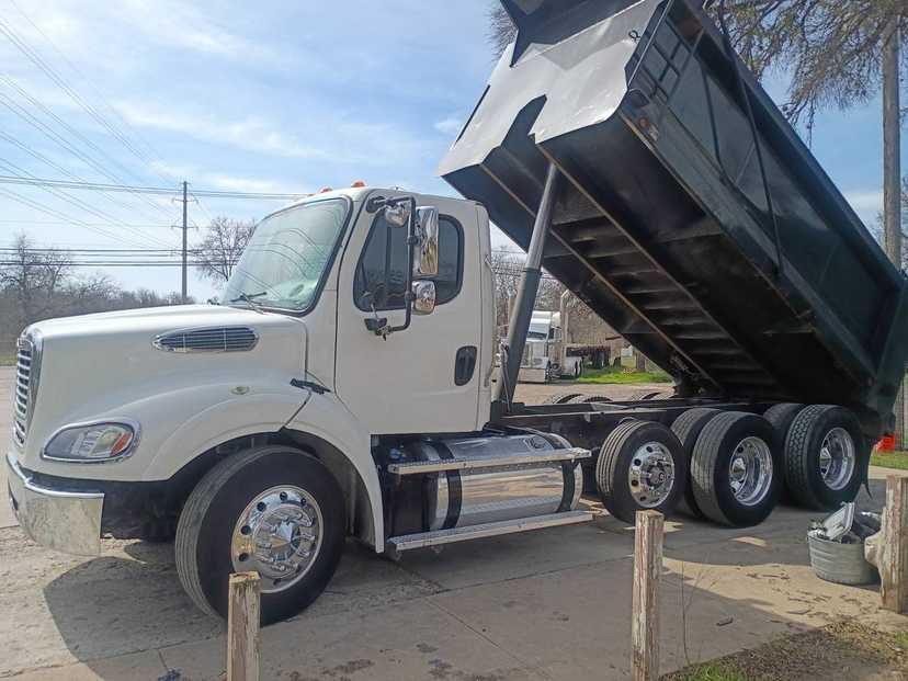 2013 Freightliner M2 — photo 4