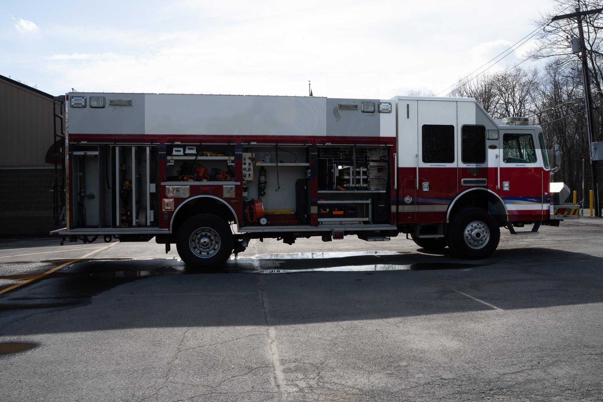2009 KME Predator 4x4 Heavy Rescue - image 15