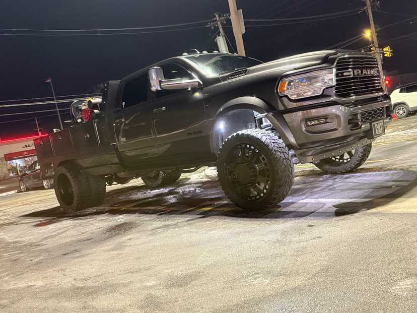 5500 ram crew cab flat bed — photo 4