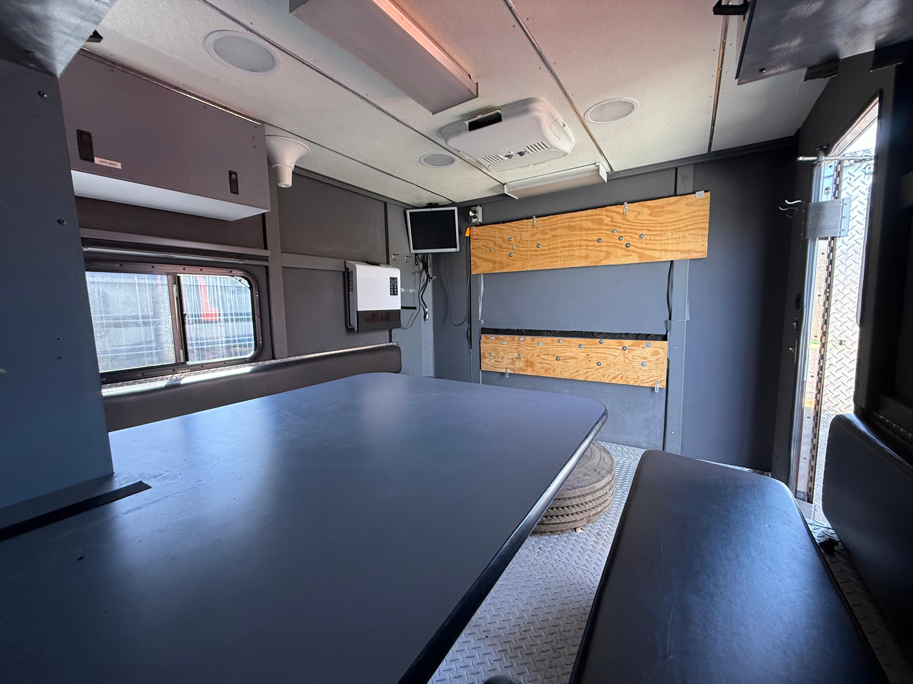 2001 E-One Command Center - image 14