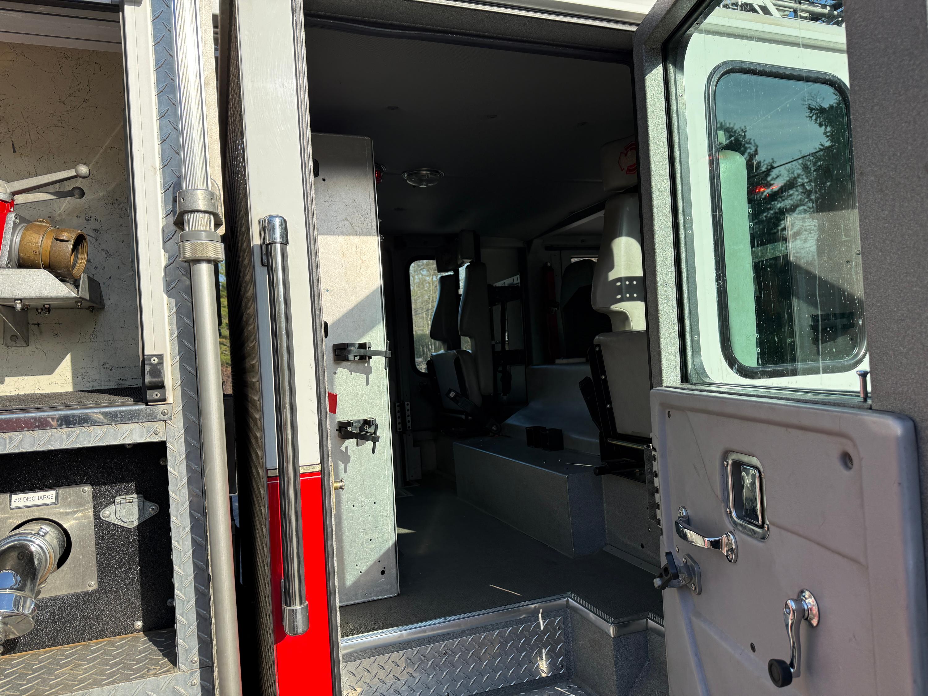 2000 HME Rosenbauer 105' Quint - image 14
