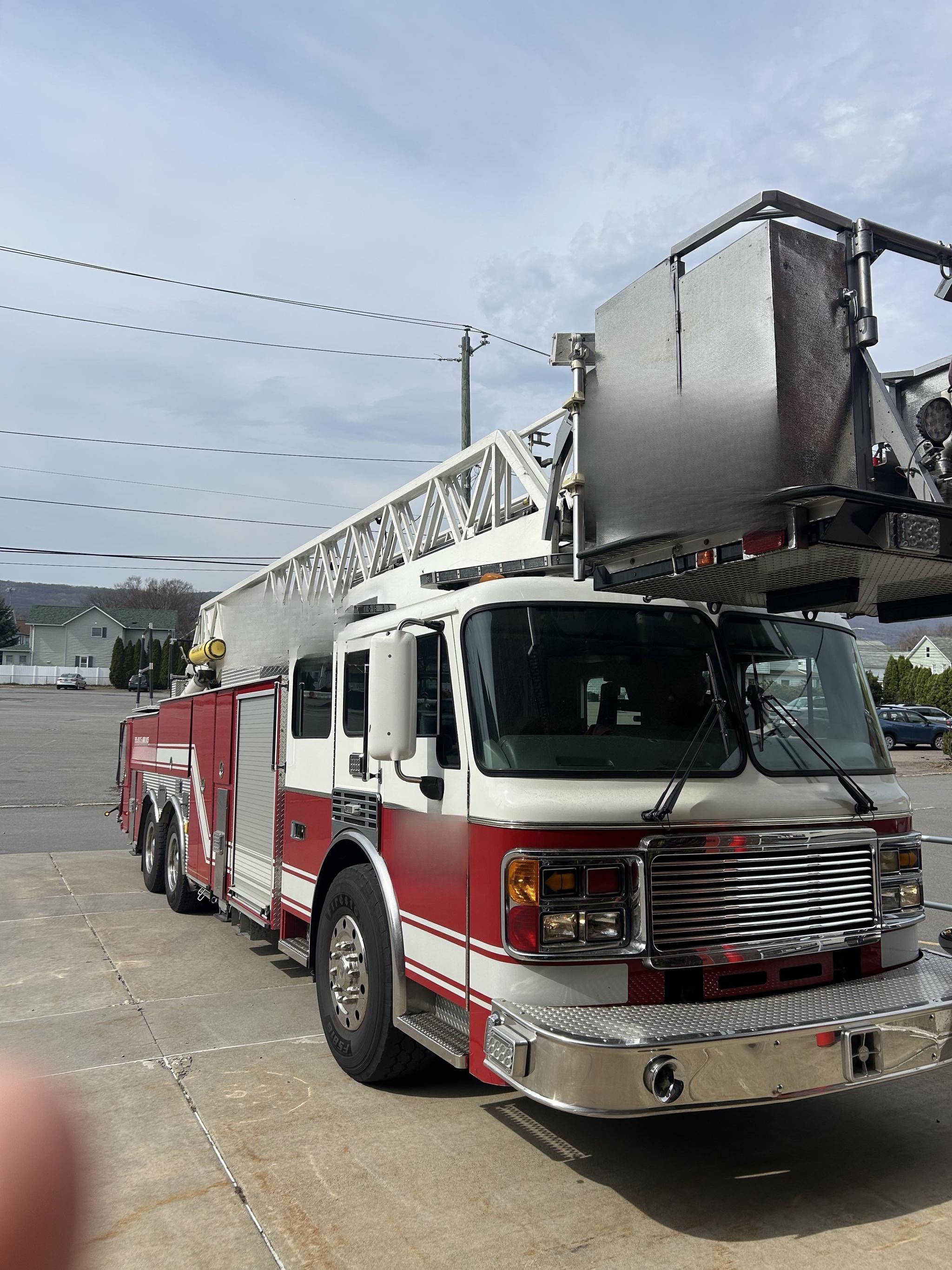 2002 American LaFrance Eagle 85' Tower - image 1