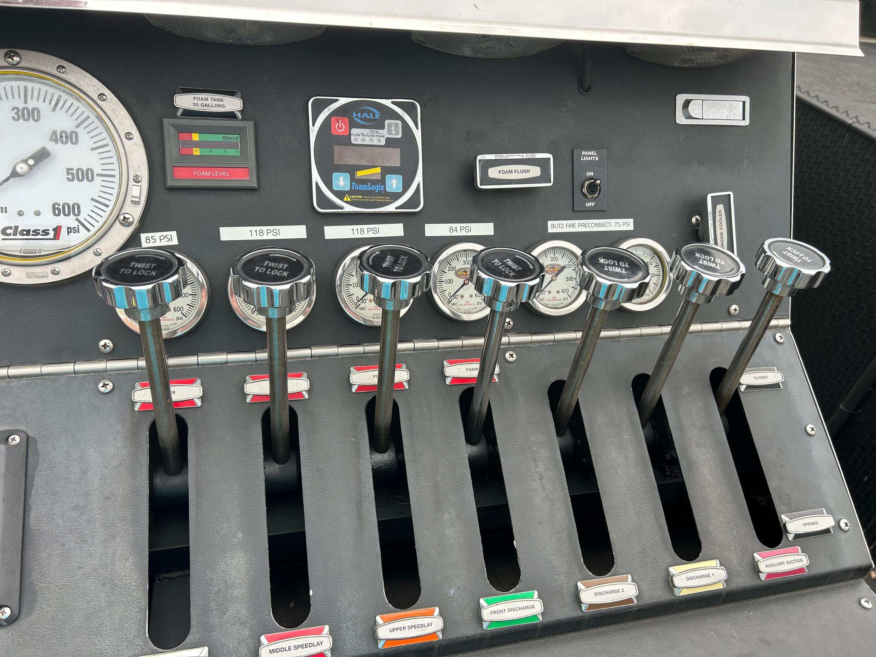 2005 KME Predator Pumper - image 20