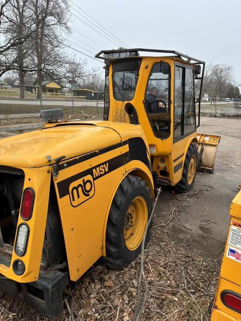 2013 MB MSV Tractor (for parts) - image 6