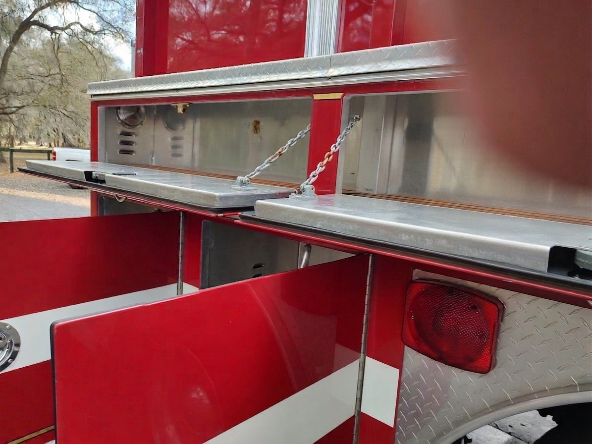 1990 E-One Pumper - image 9