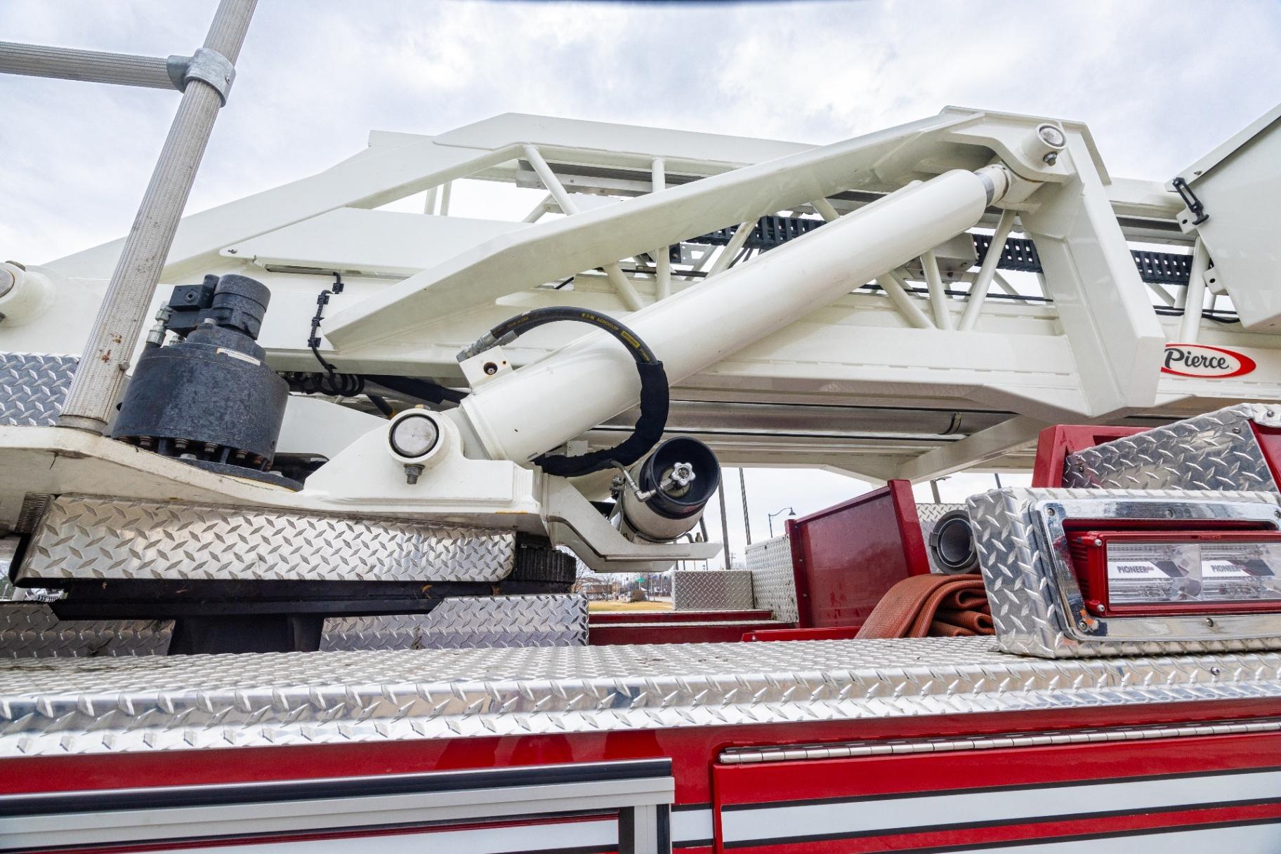 2016 Pierce Velocity 100' Quint - image 64