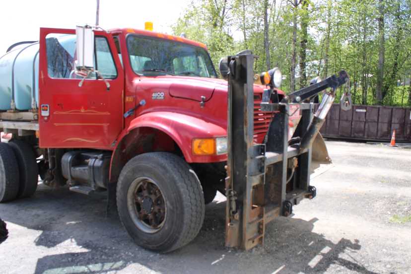 1991 International 4800 DT Flatbed — photo 2