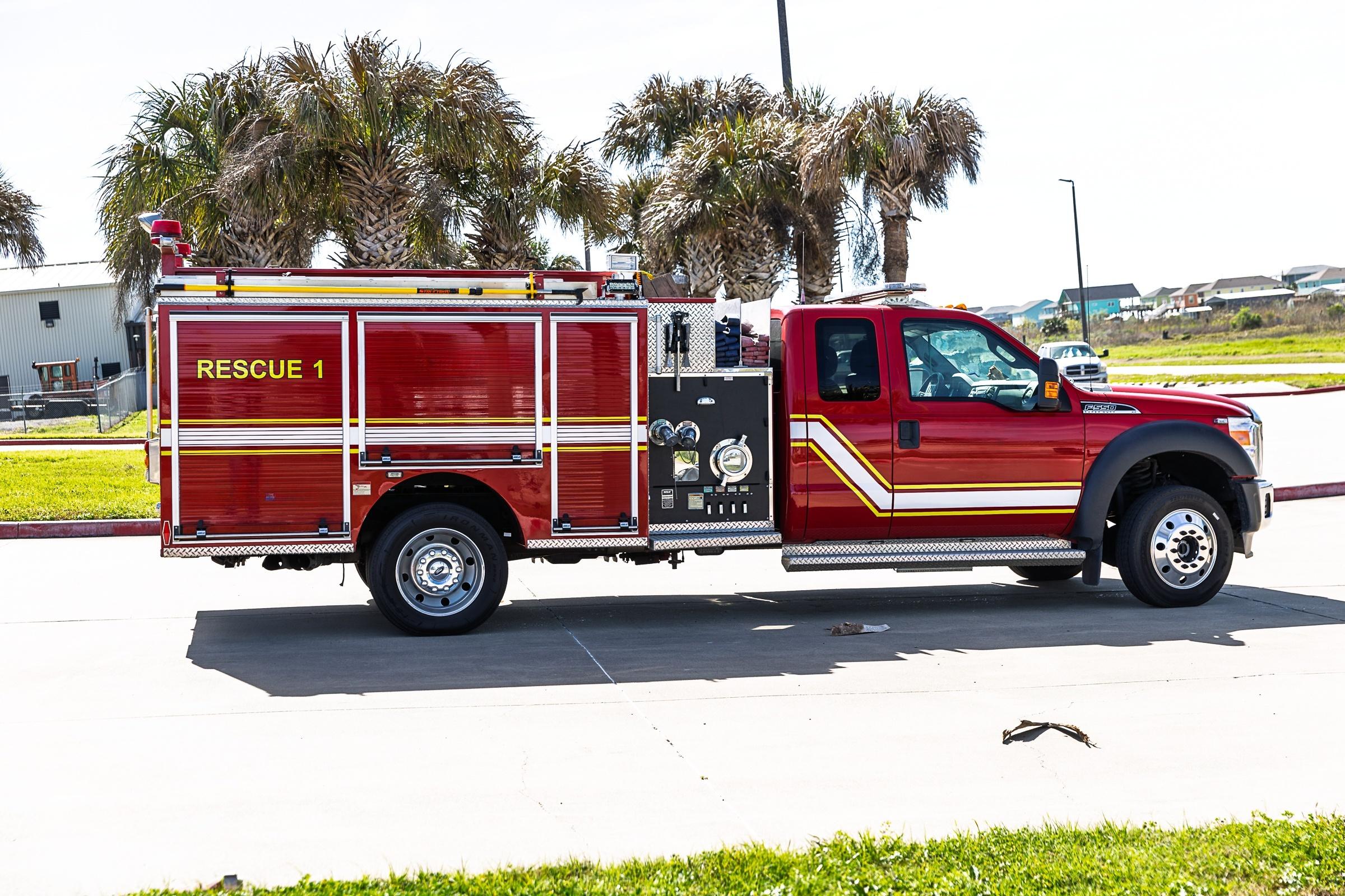 2013 Pierce Ford 4x4 Mini Pumper - image 6