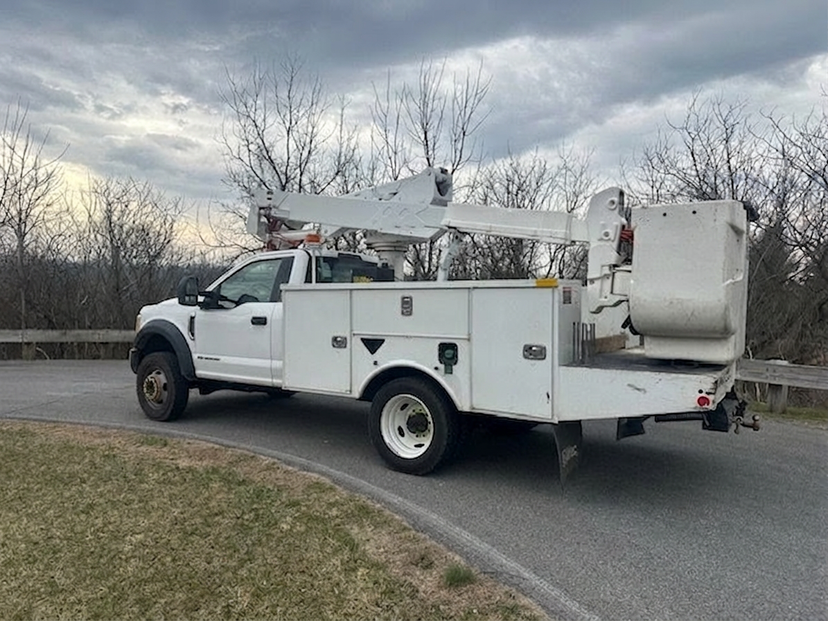2017 Ford F550 Bucket Truck w/ Altec AT37G Boom (42 ft) — photo 7