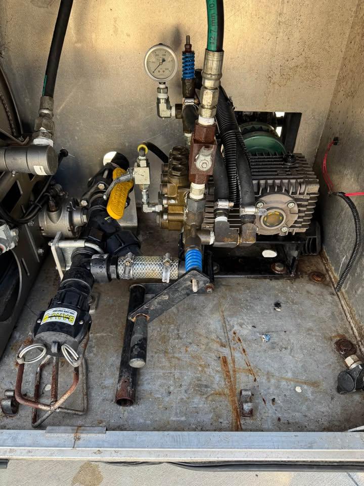 2012 Peterbilt 348 Jetter - image 9