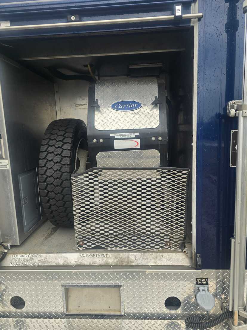 Ford 450 Maintainer Body — photo 8