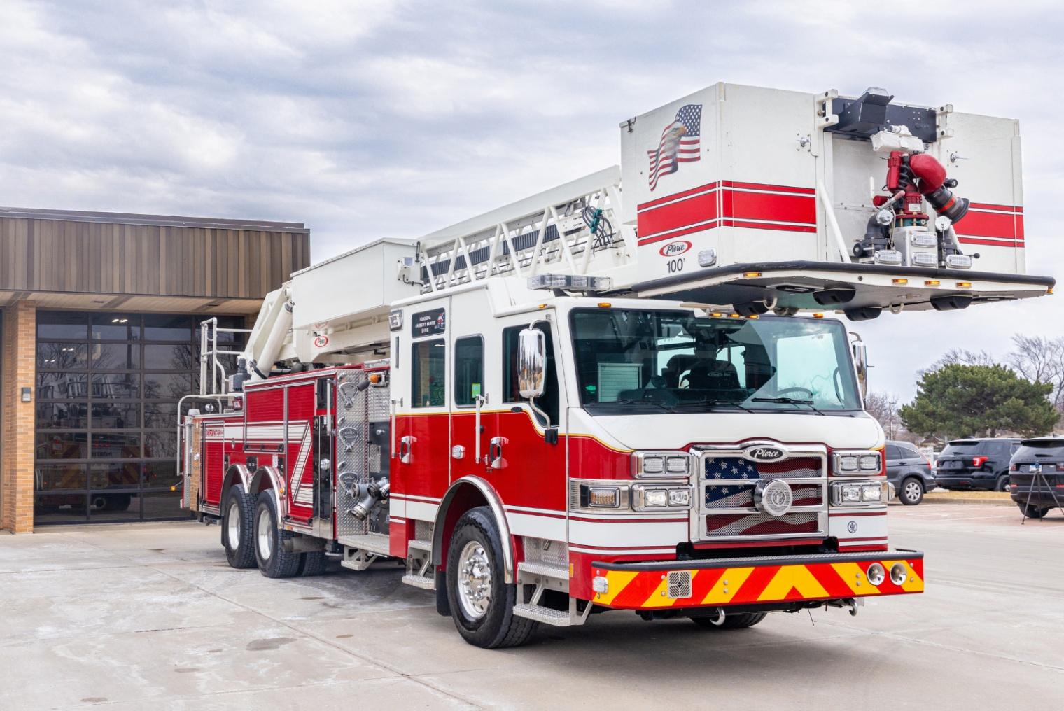 2016 Pierce Velocity 100' Quint - image 10