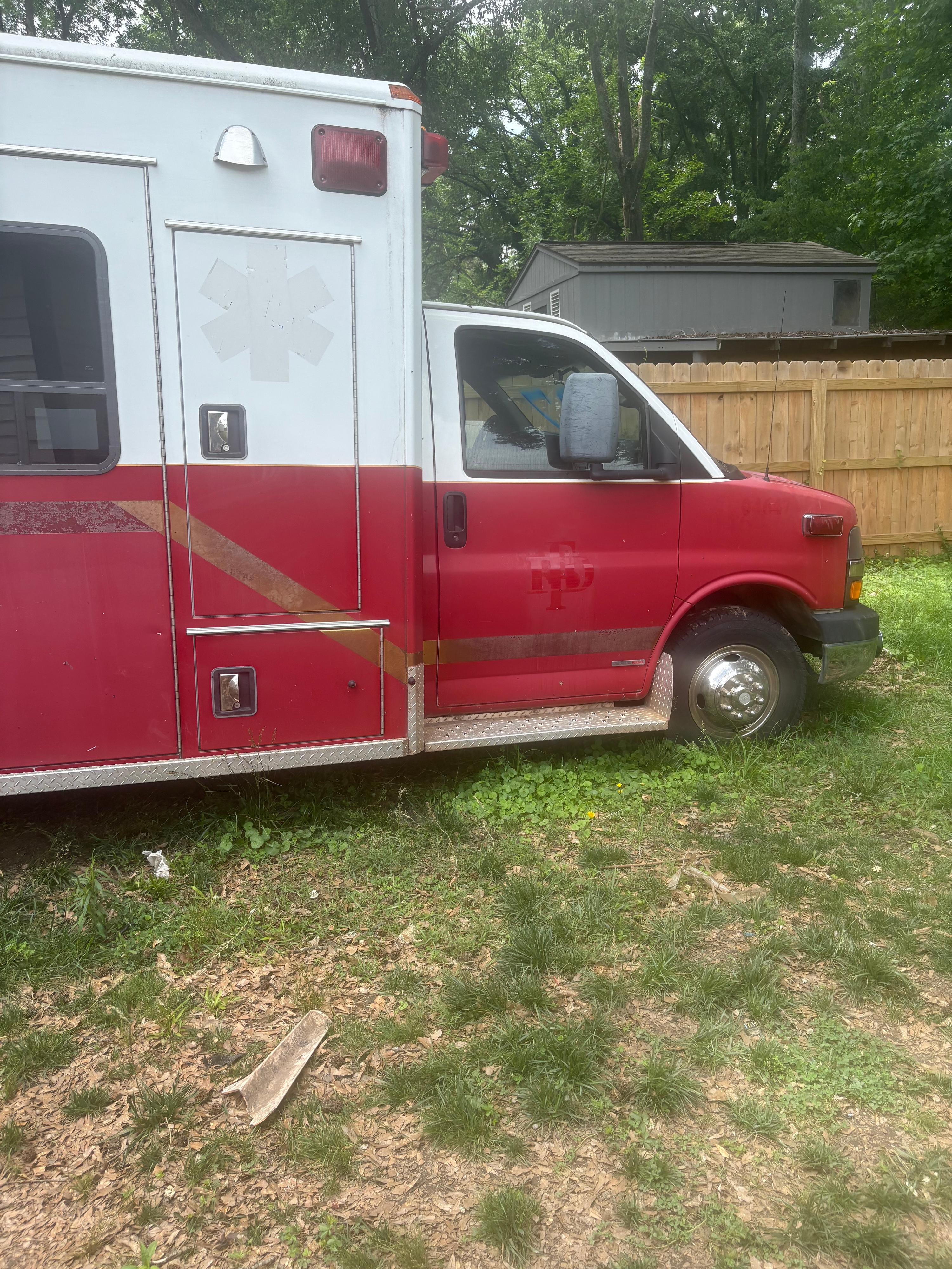 2006 Chevrolet 4x4 Type III Ambulance - image 3