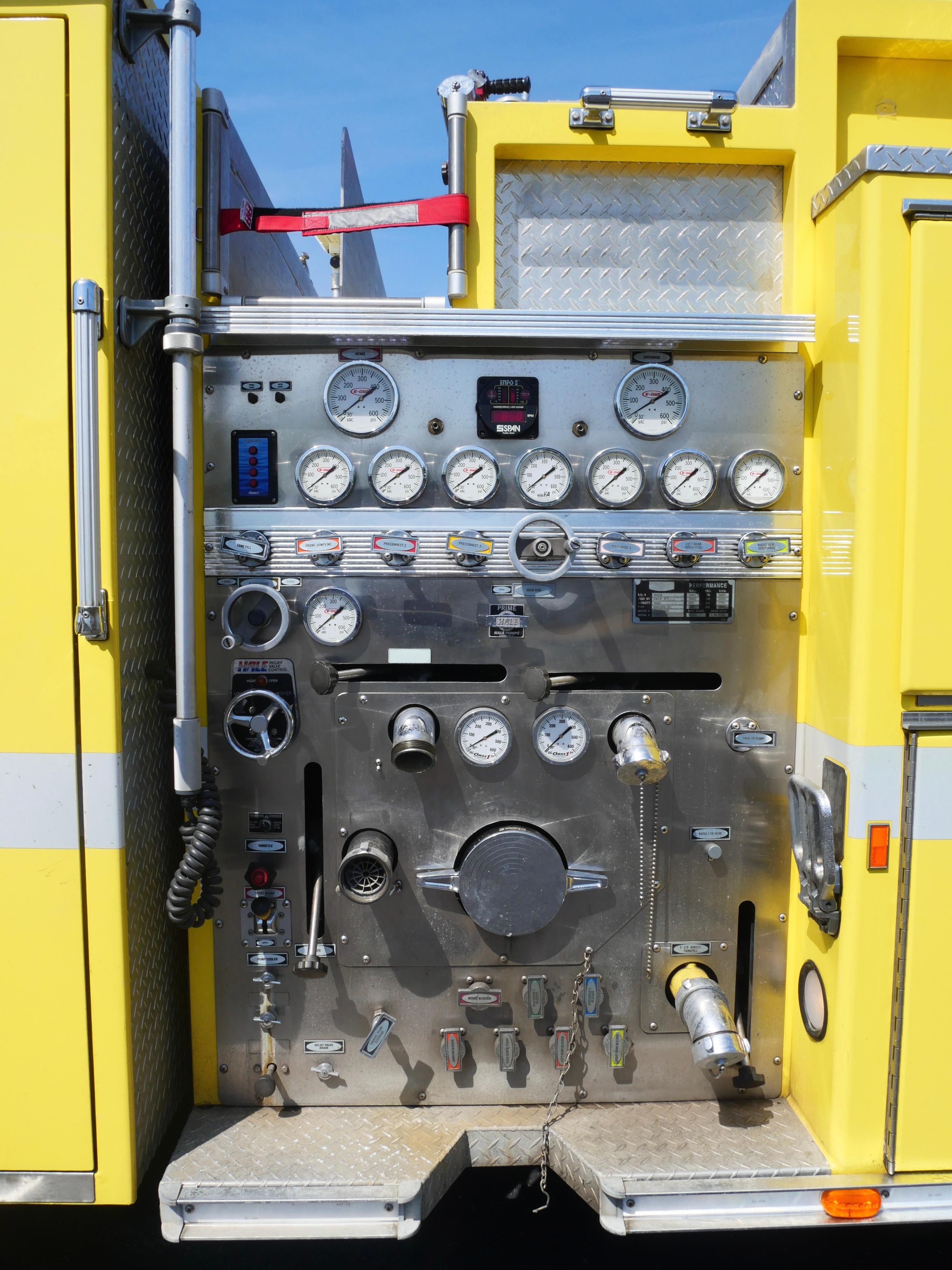 1995 E-One Cyclone Pumper - image 26