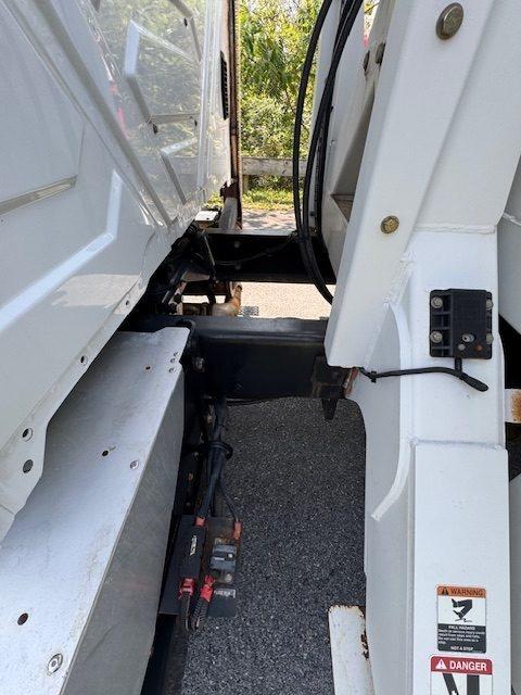 2016 International Durastar 4300 Bucket Truck w/ Altec LR760-E70 Boom (75 ft) - image 11