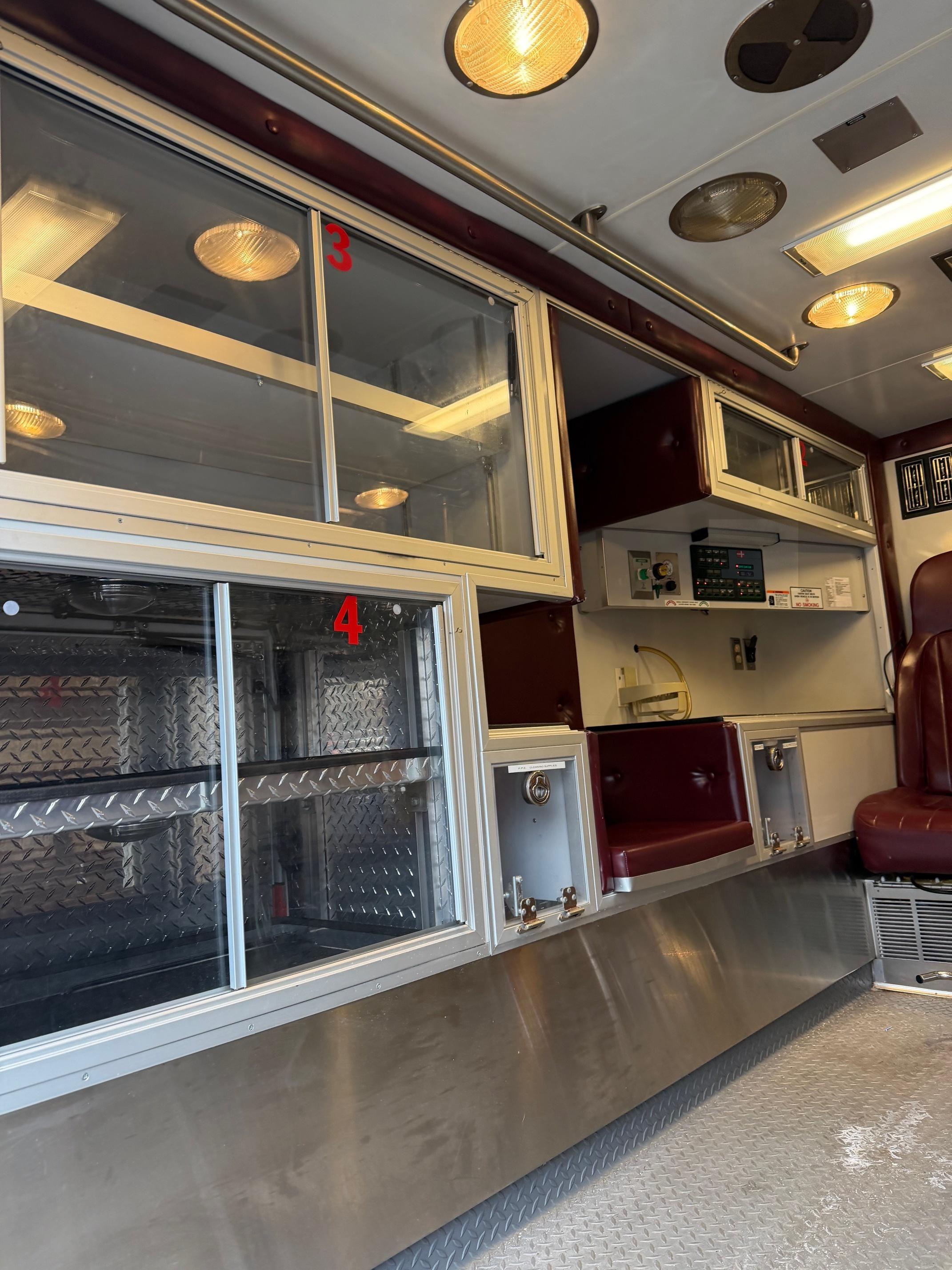 2006 Horton Ford 4x4 Type III Ambulance - image 9