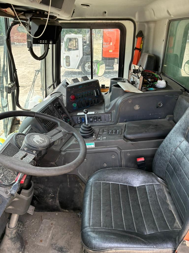 2020 Mack E-Z Pack Front Loader - image 20