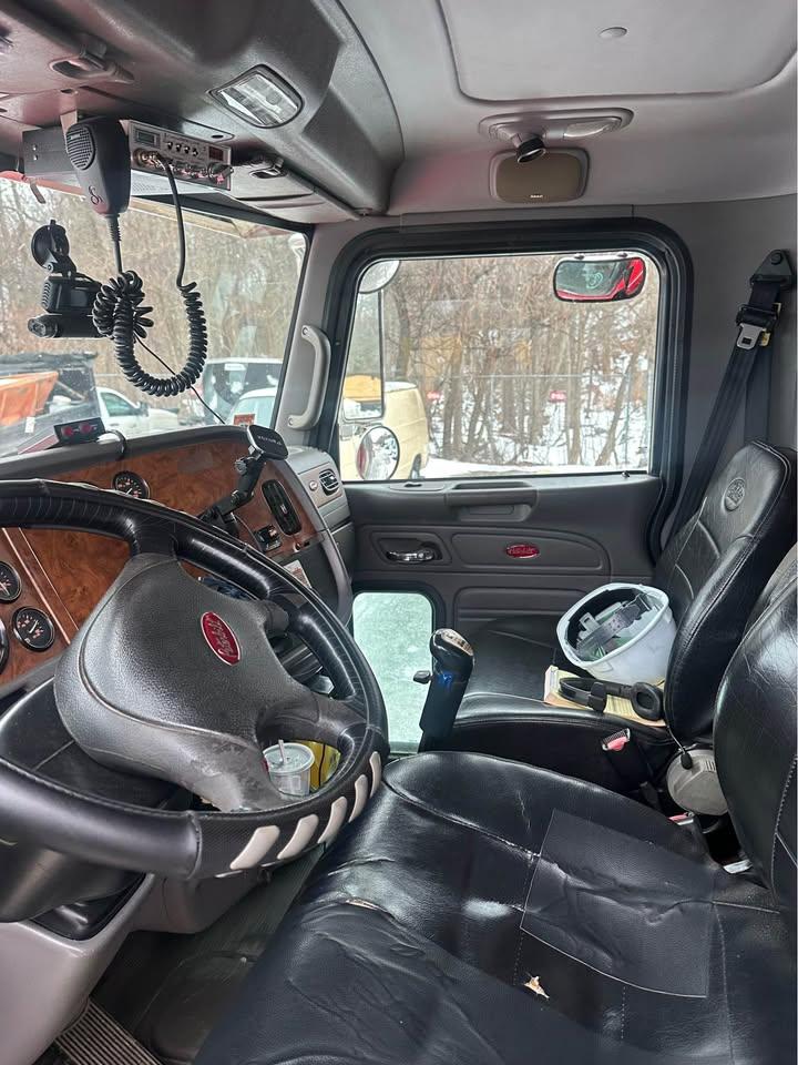 2007 Peterbilt 357 Dump Truck - image 7