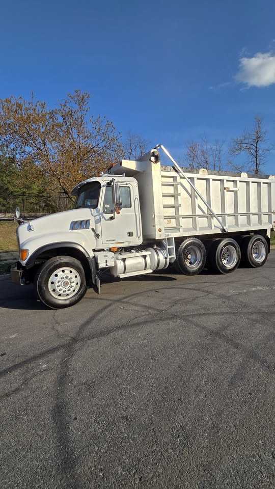 2005 Mack CV713