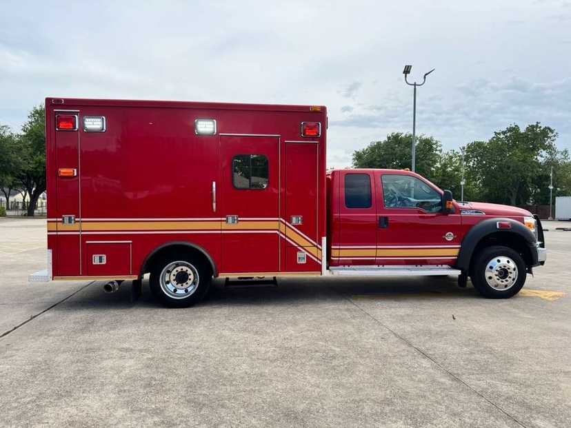 2014 REV Ford 4x4 Type I Ambulance — photo 6