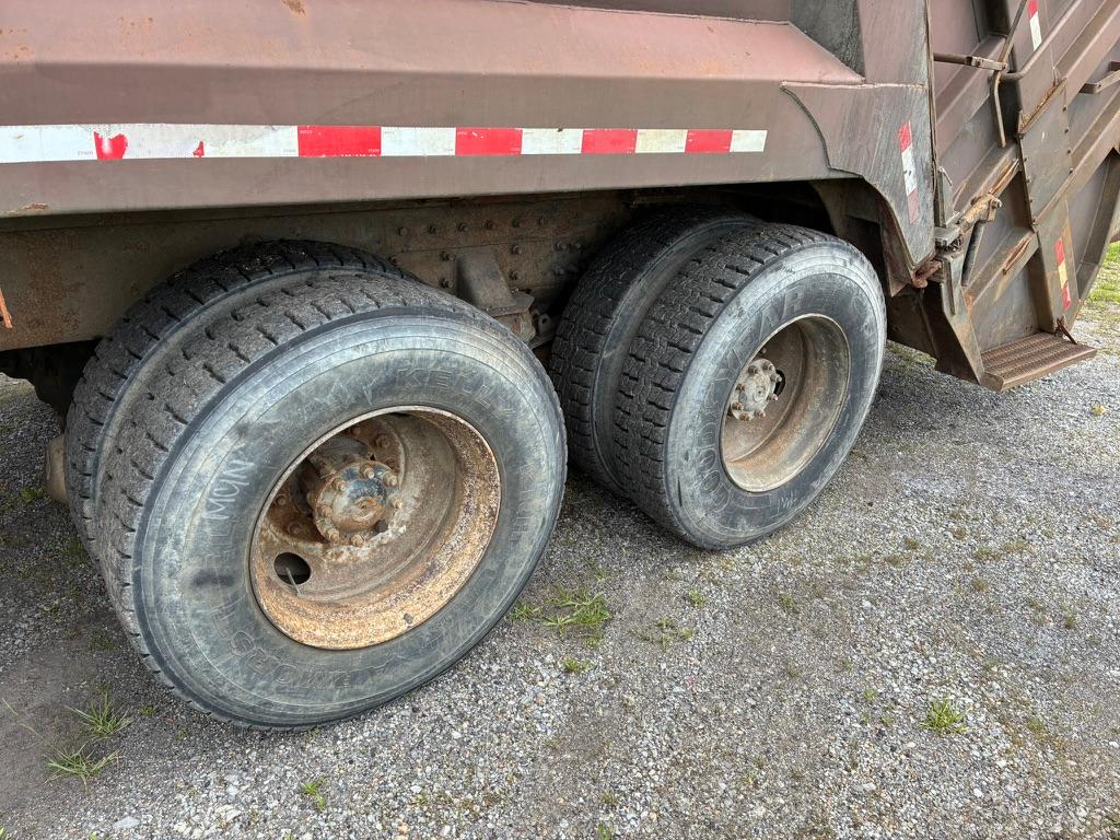 2005 Sterling McNeilus Rear Loader - image 12