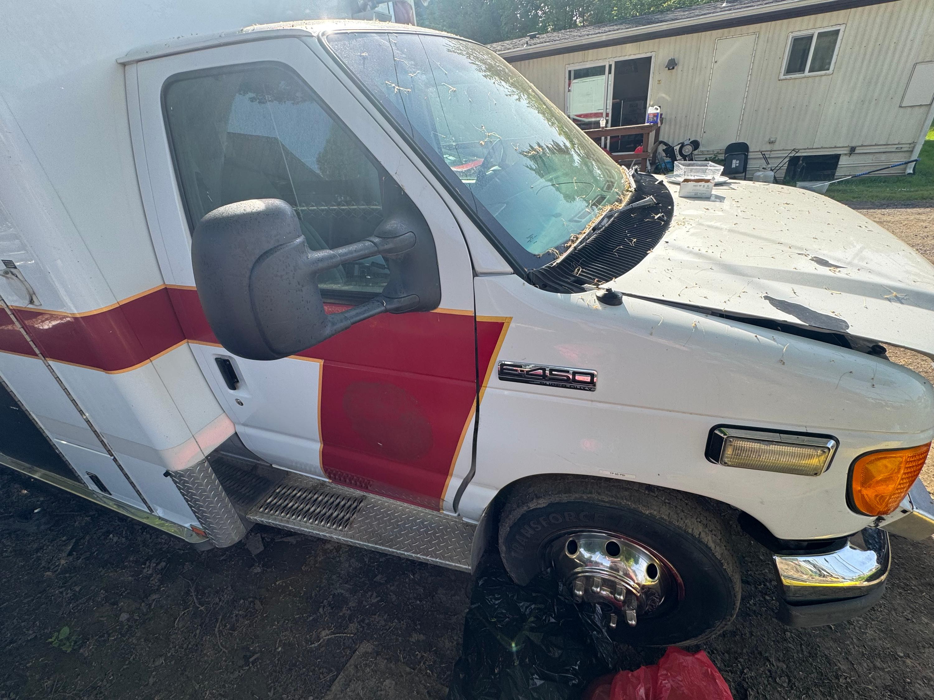 2006 Horton Ford Type III Ambulance - image 3