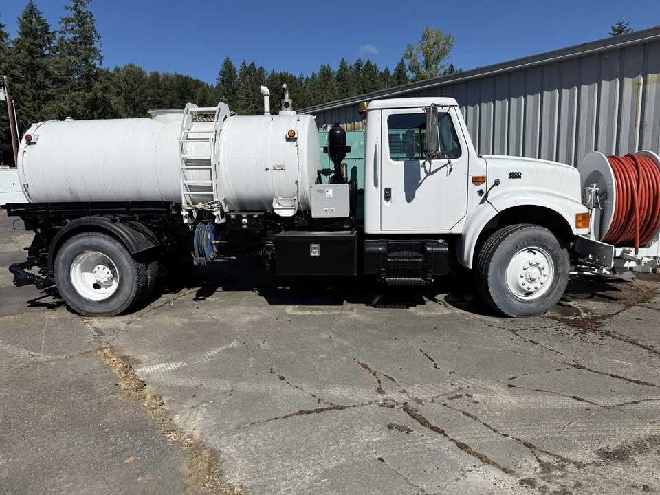 1995 International 400 FL80 Sewer Jet Truck
