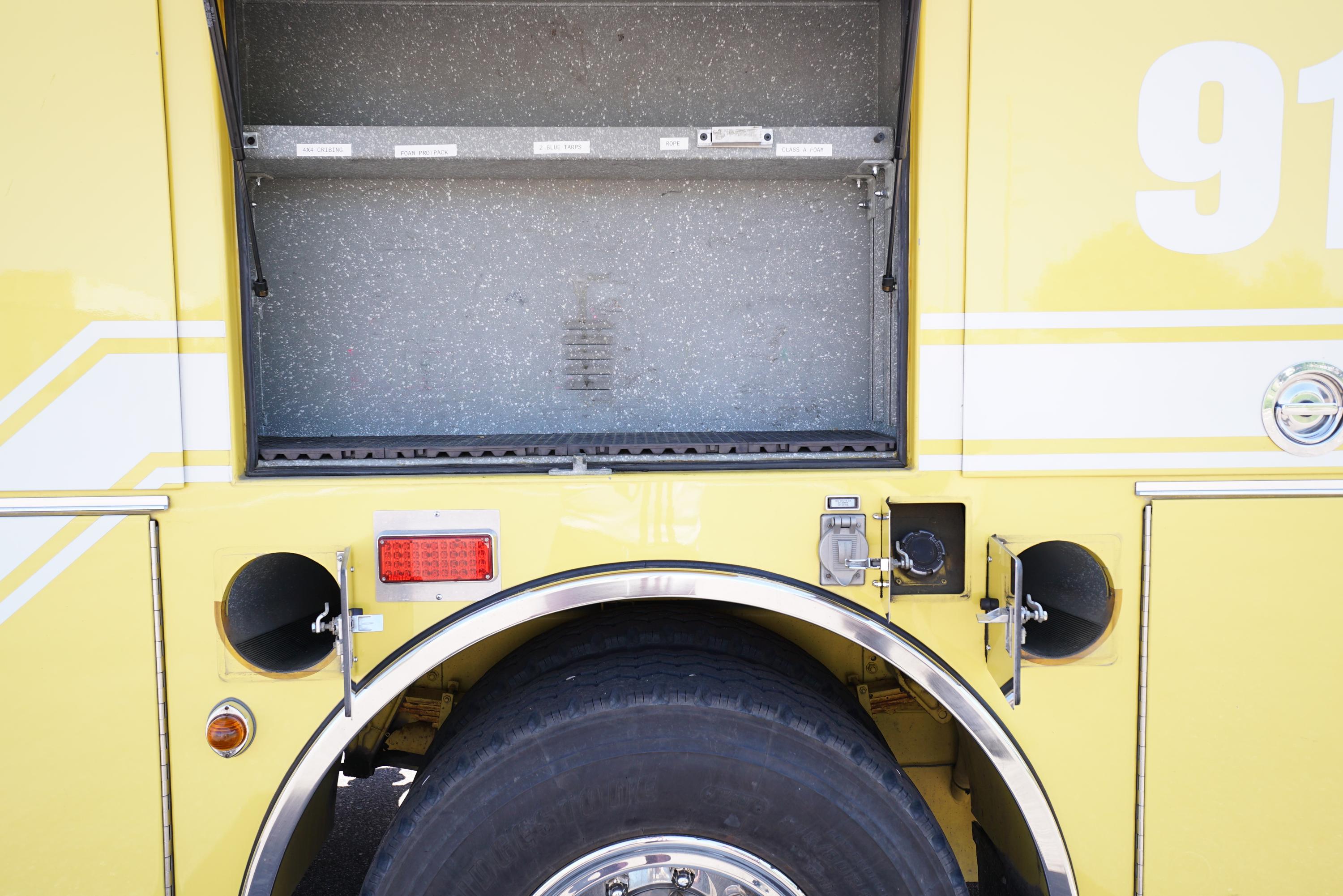 1995 Pierce Saber Pumper - image 75