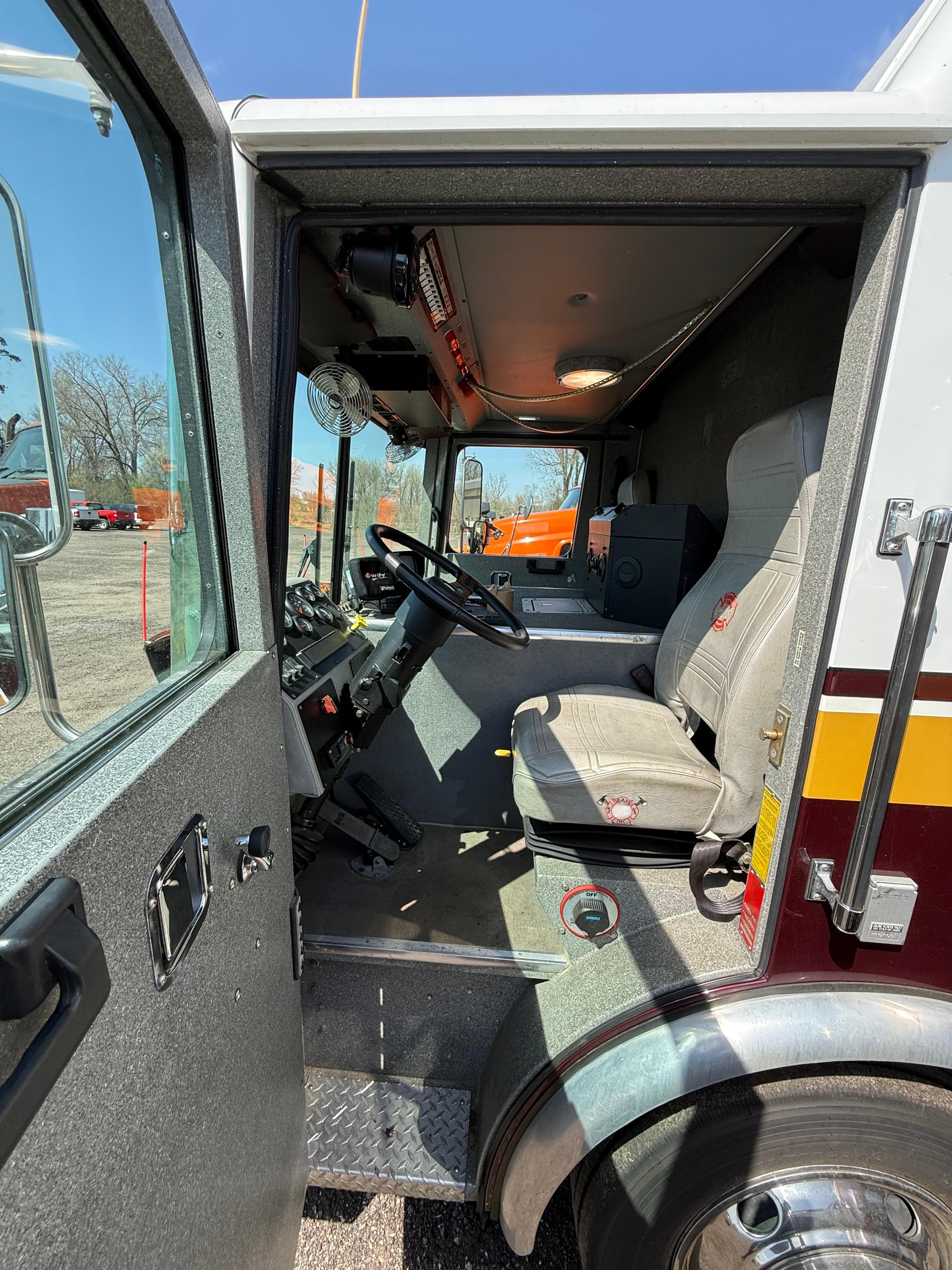 2001 E-One Command Center - image 5