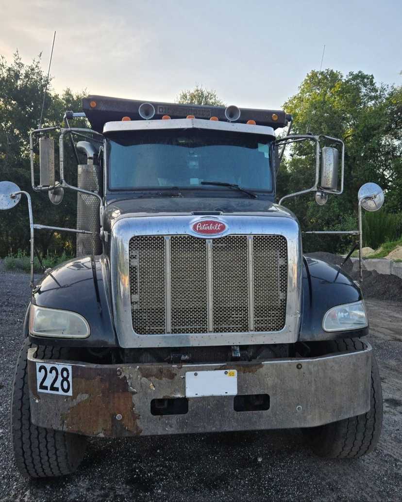 2018 Peterbilt 348 Dump Truck — photo 3