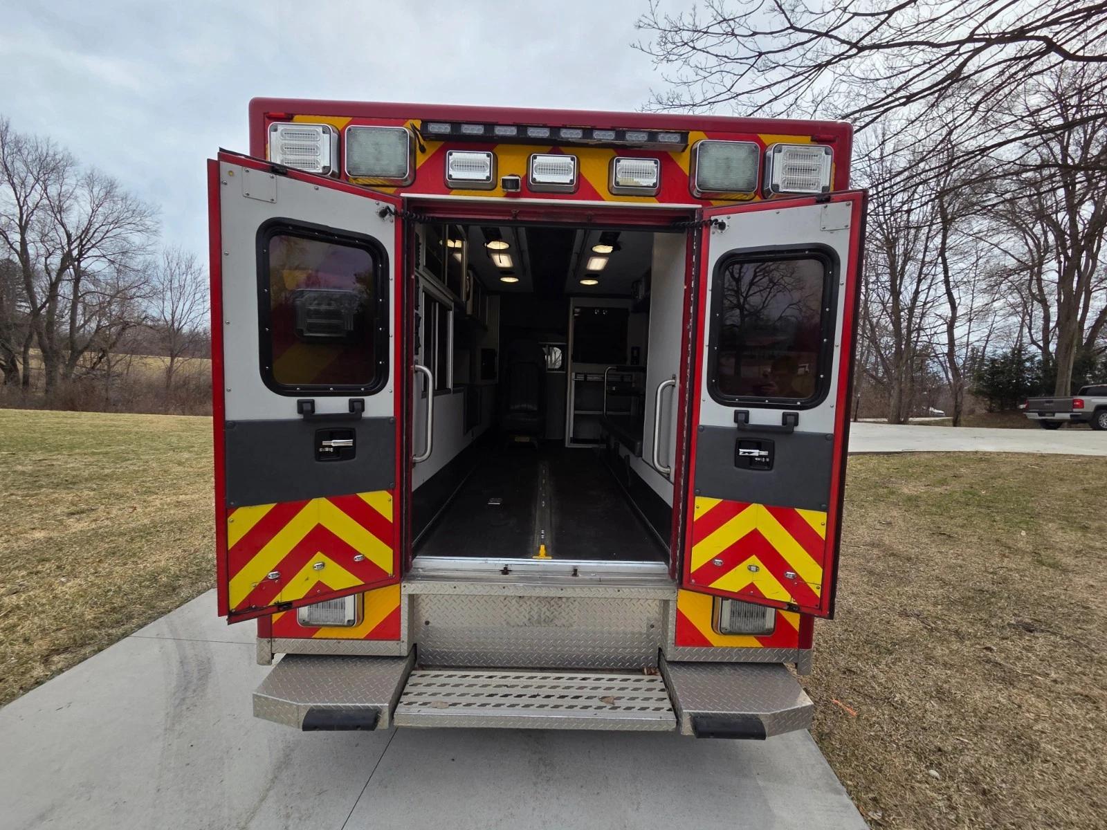 2016 PL-Custom Freightliner Type I Ambulance - image 32
