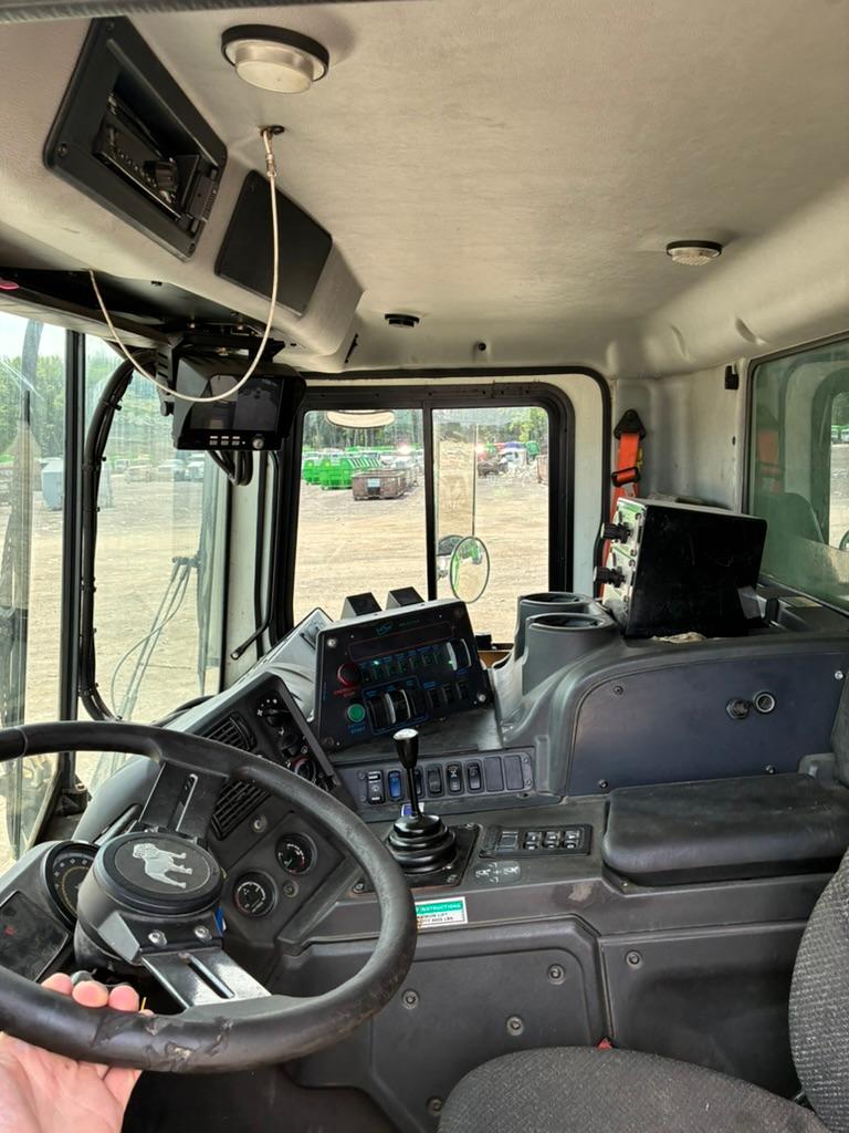 2020 Mack E-Z Pack Front Loader - image 14