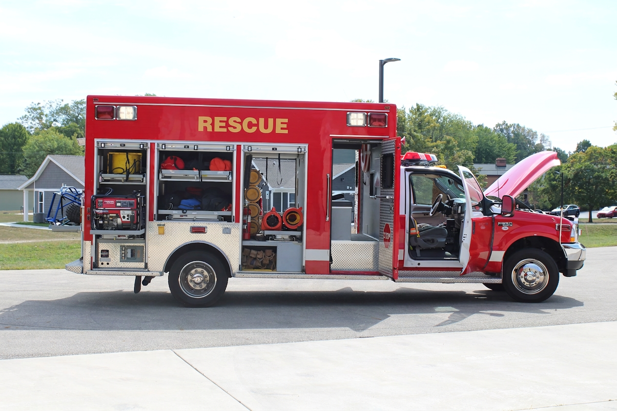 2003 Ford Light Rescue - image 9