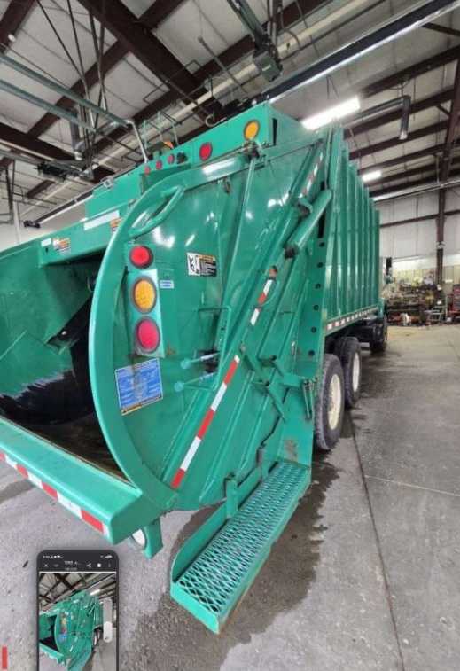 1998 International Leach Rear Loader — photo 7