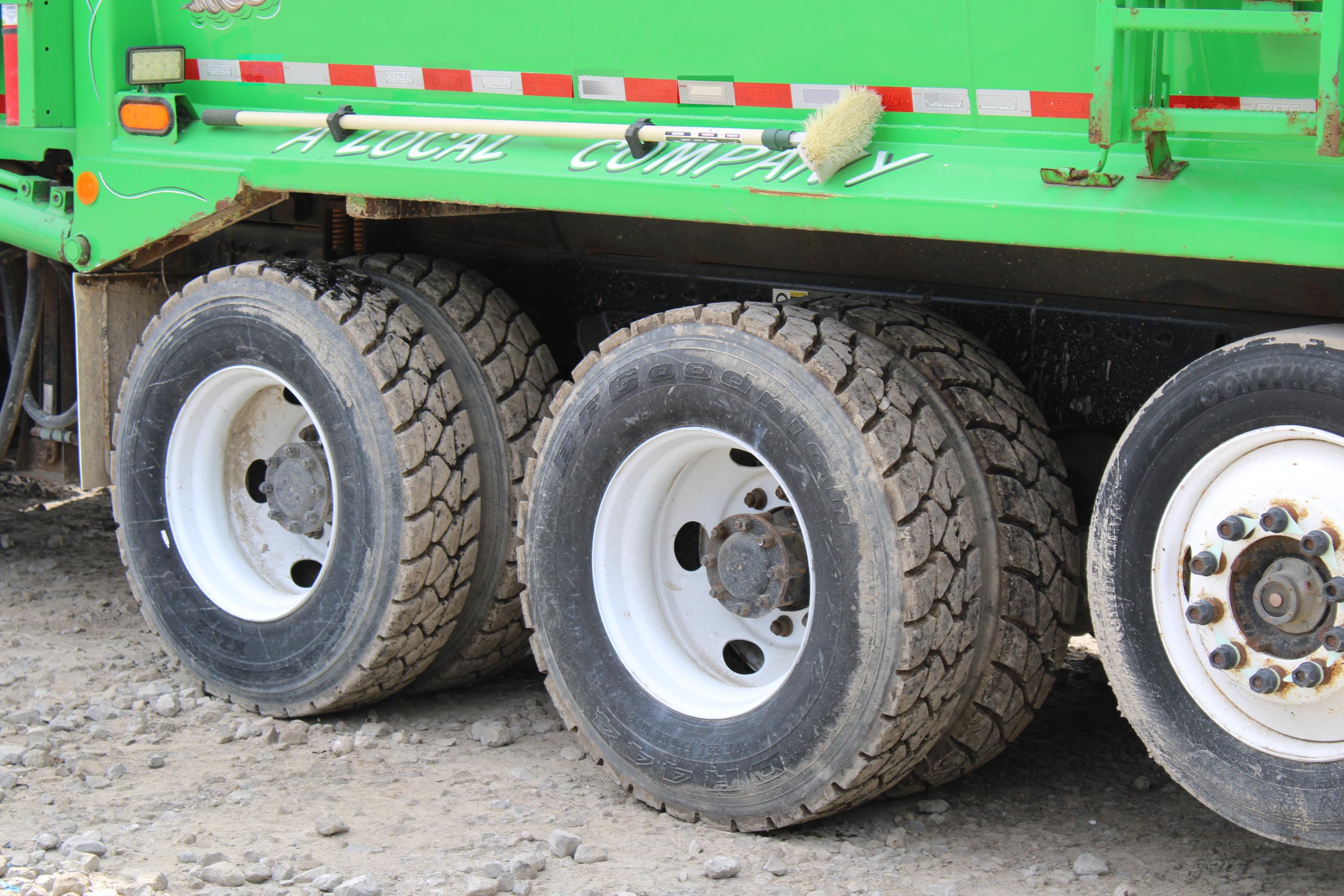 2020 Peterbilt E-Z Pack Front Loader - image 9