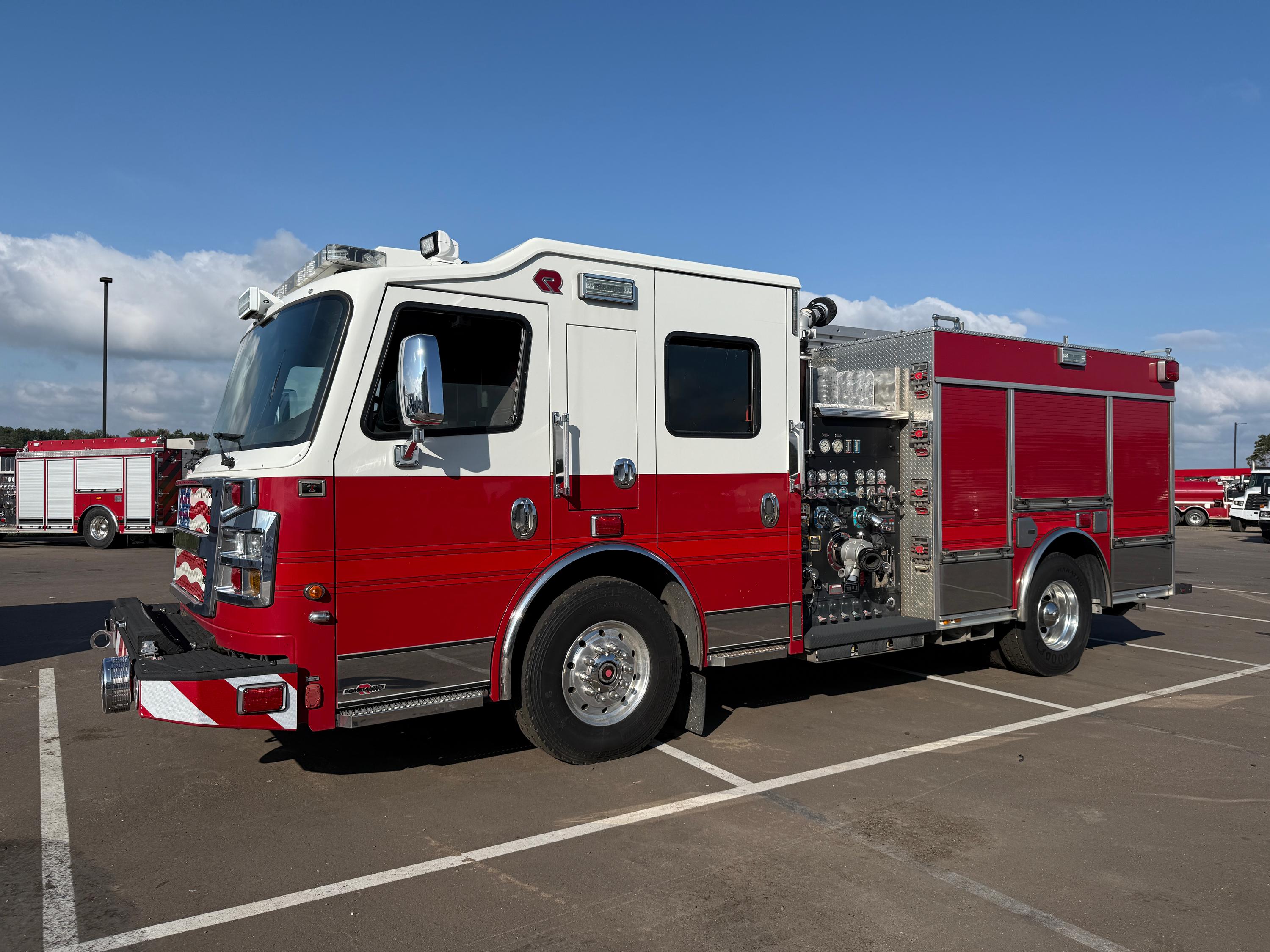 2015 Rosenbauer COMMANDER Pumper - image 1
