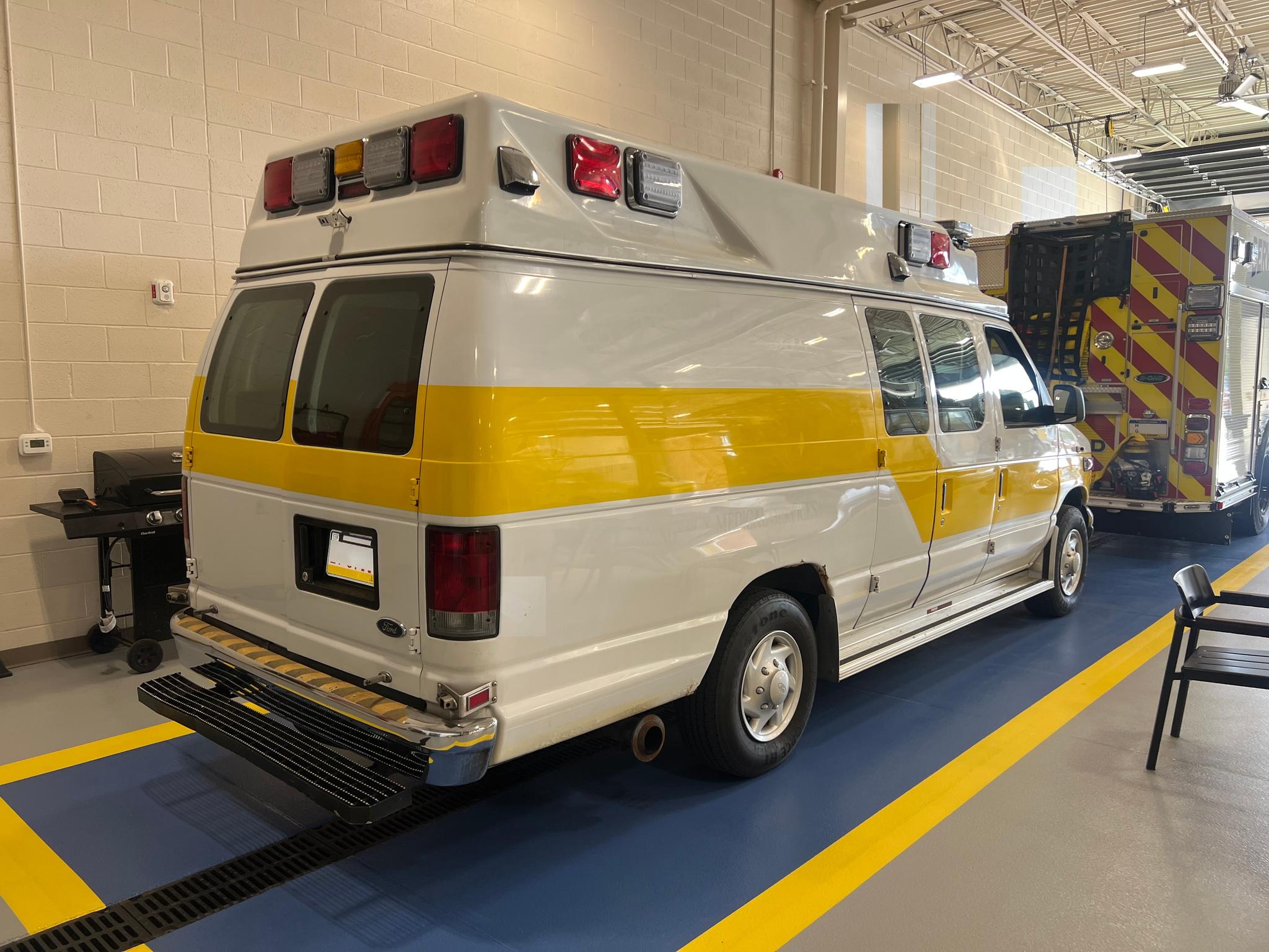 2005 AEV Ford Type II Ambulance - image 3