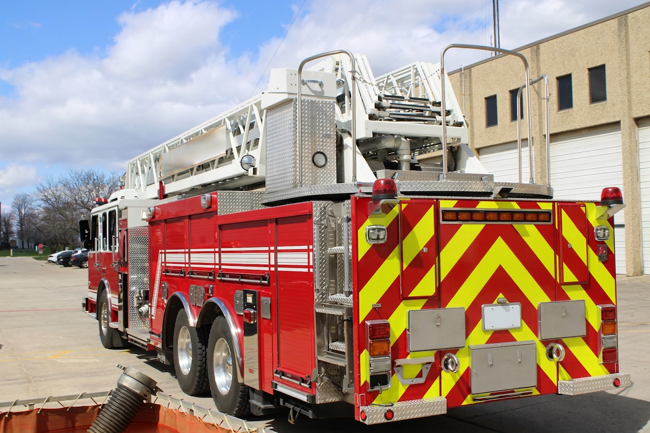 2013 Spartan Sirius MFD 105' Quint - image 11
