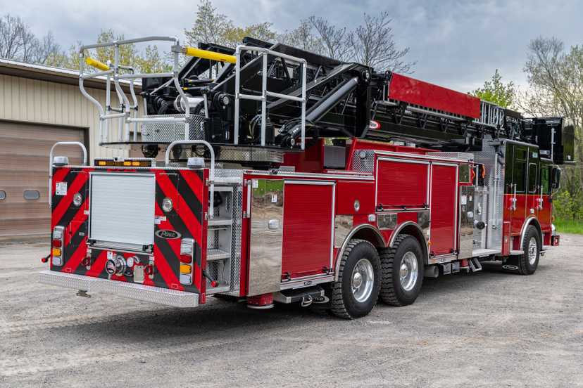 2025 Pierce Enforcer 100' Quint — photo 3