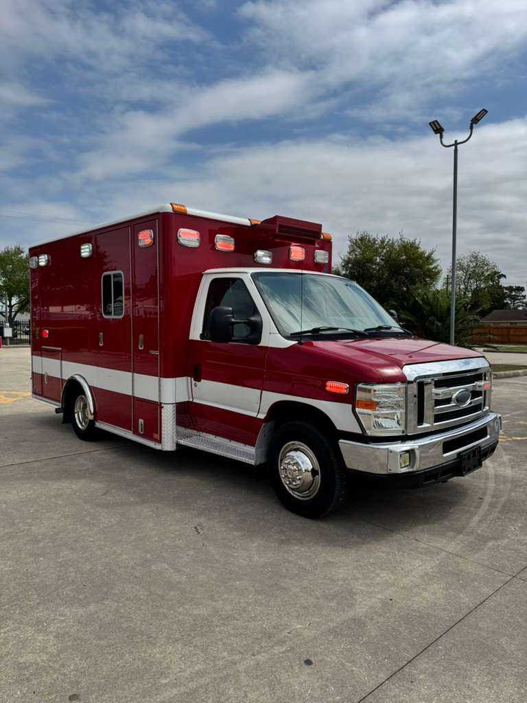 2015 Horton Ford Type III Ambulance — photo 7