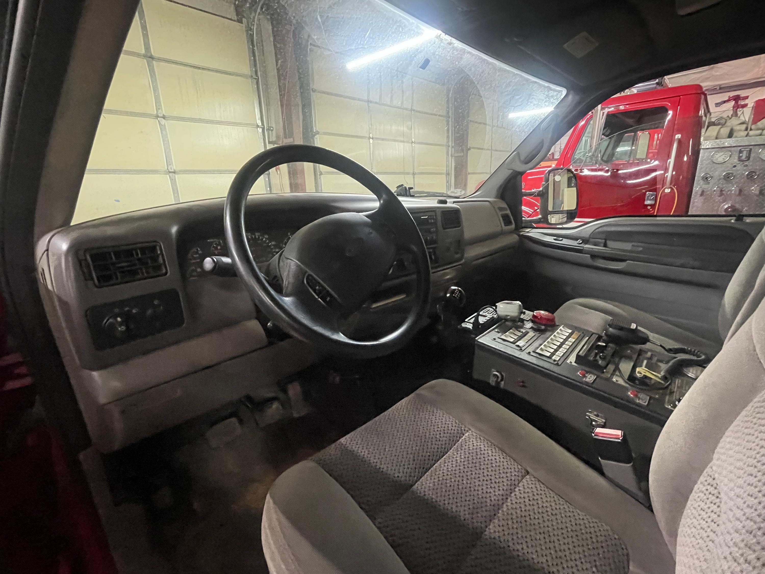 2001 E-One Ford 4x4 Mini Pumper - image 8