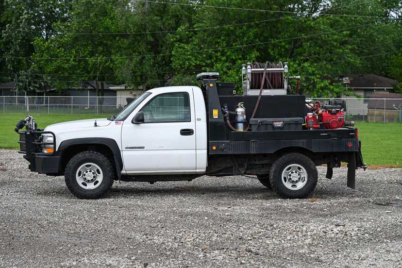 2001 Chevrolet 2500HD 4x4 Brush Truck — photo 3