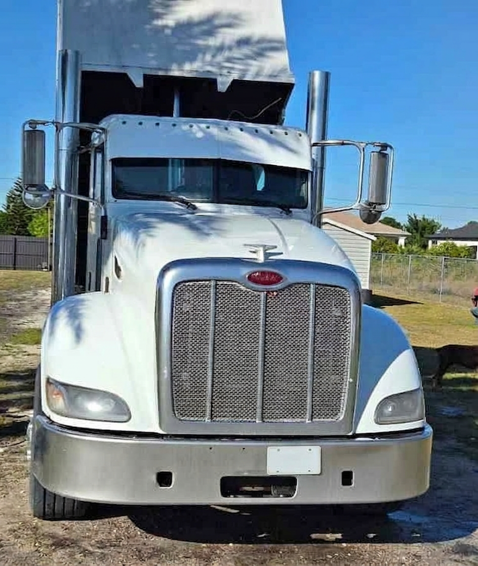 2013 Peterbillt 386 Dump Truck