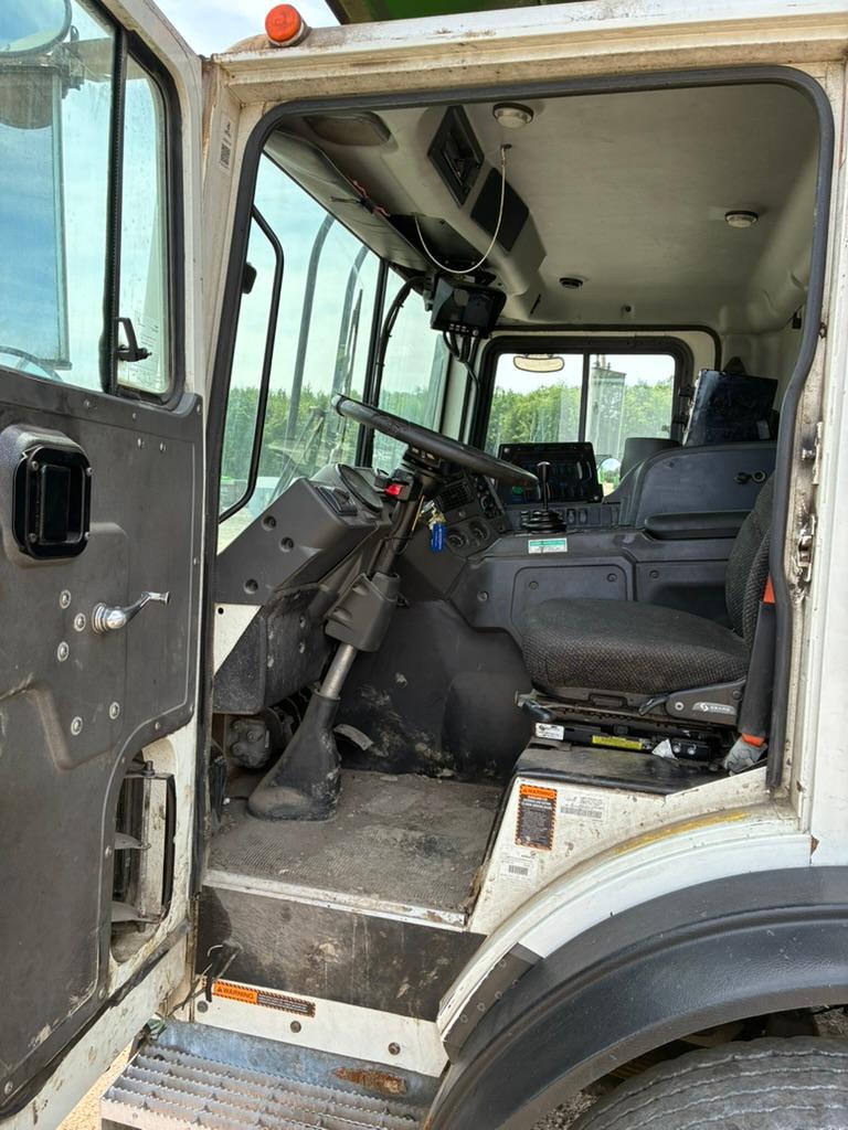 2020 Mack E-Z Pack Front Loader - image 10