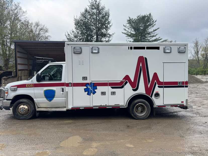 2011 Road Rescue Ford Type III Ambulance — photo 3