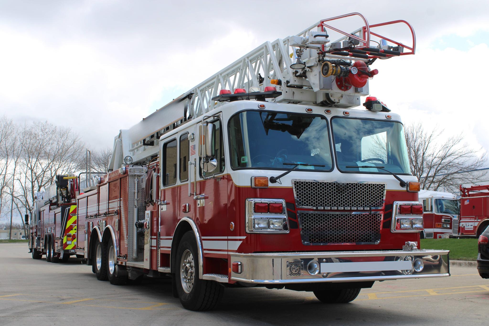 2013 Spartan Sirius MFD 105' Quint - image 4