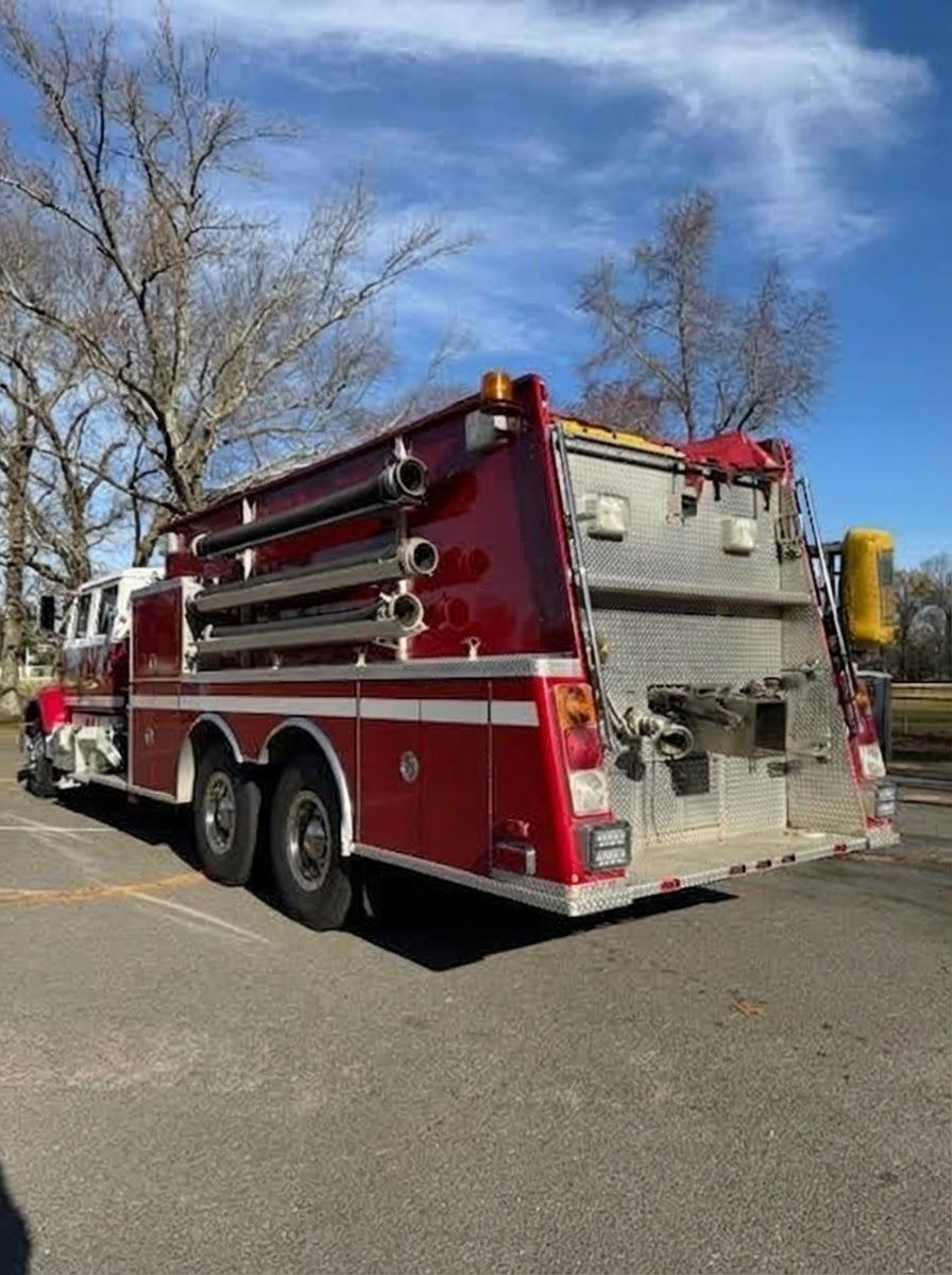 2001 International KME Tanker - image 6