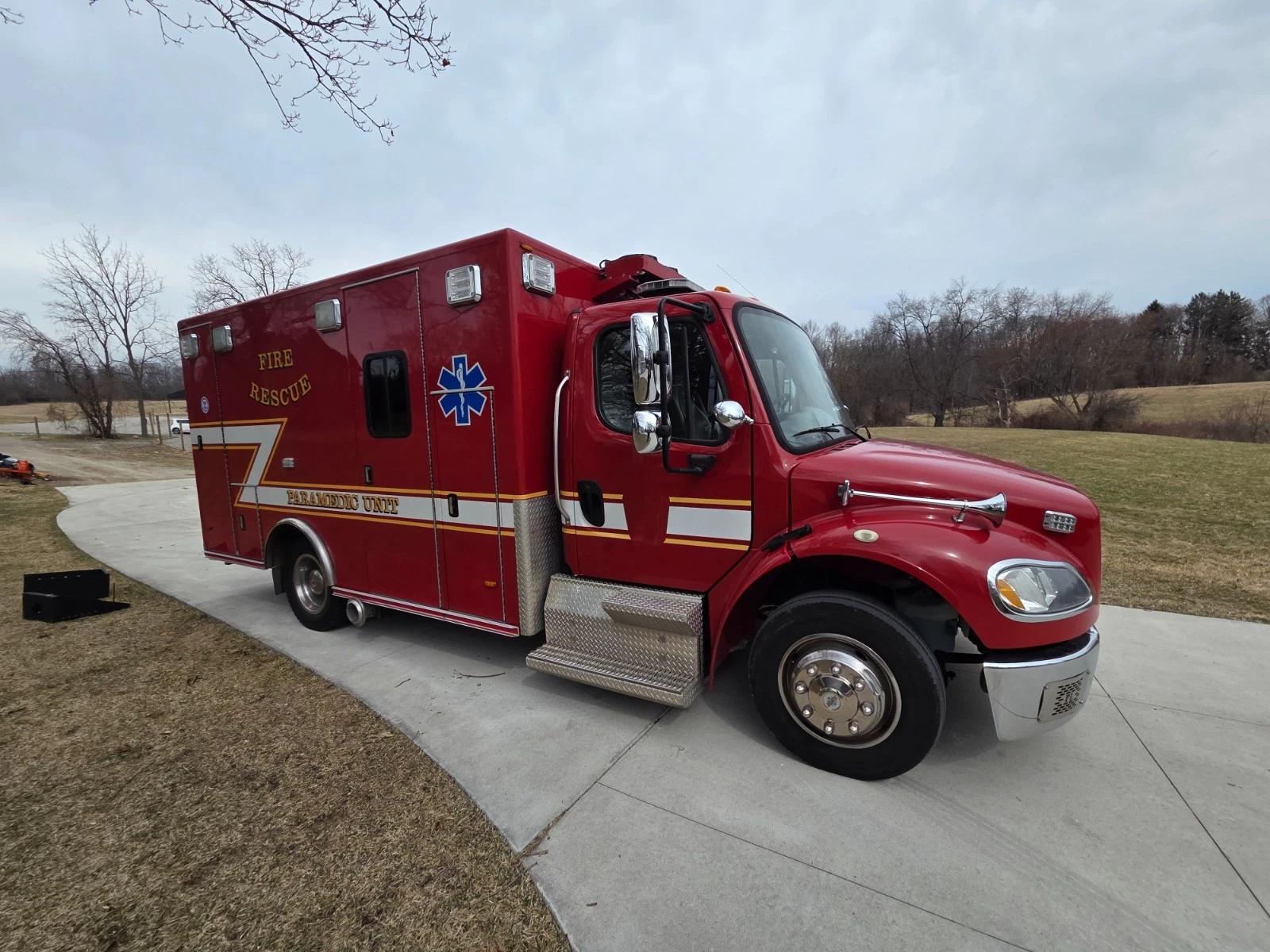 2016 PL-Custom Freightliner Type I Ambulance - image 1