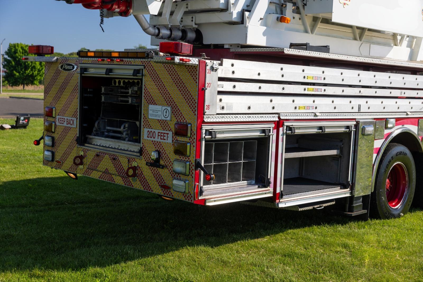 2003 Pierce TL100 100' Quint - image 21
